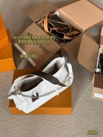 配盒 升级版 Size：33*23*15Cm L家 Carryall家族又有新成員了 奶油白 白武士 奶呼呼滴