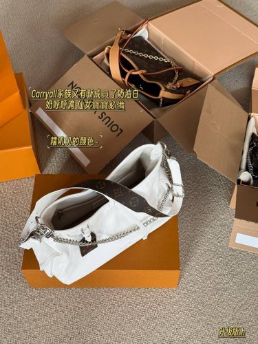 配盒 升级版 Size：33*23*15Cm L家 Carryall家族又有新成員了 奶油白 白武士 奶呼呼滴
