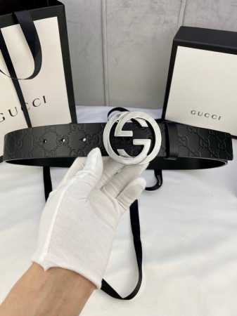 Gucci互扣式双G带、五金厚度6.0Cm扣腰带，采用热压印技术的Gucci Signature皮革精制而成，触感厚实，印花图案清晰分明。 - 点击图像关闭