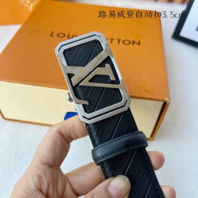 特 品牌： 路易威登 新款进口小牛皮，手感细腻柔软。搭配纯钢自动精品钢扣，宽度：3.5Cm