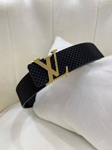 Lv 4.0Cm进口牛皮面料 专柜对版 展现时下流行的工艺-动感设计精神。