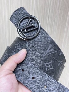 4.0当季新款 一面进口小牛皮 一面进口帆布印花 可双面用 搭配精品扣头 实物实拍