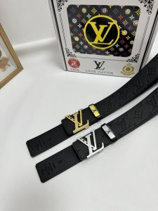 品名：Lv..路易..威登 材质：原单牛皮腰带 百分百头层牛皮腰带保证真皮，24K纯钢扣，专柜原单品质、做工精细，时尚大牌，送人自用首选 包装： 请认准如图专柜