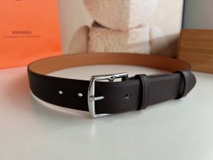 Hermes 爱马仕 时尚舒适针扣牛皮腰带，杰出的创意和精湛工艺成为成为时尚旅行艺术的象征。35毫米