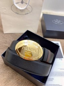 Prada 纯原普拉达双面腰带，意大利外贸公司单，Saffiano十字纹牛皮，原厂拉丝五金。男士时尚日常生活皮带，上身效果百搭休闲。宽度3.5Cm，官网同步！