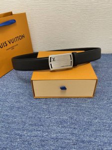 品牌： 驴牌 Lv新款进口小牛皮，手感细腻柔软。搭配纯钢自动精品钢扣，男士必备！宽度：3.5Cm