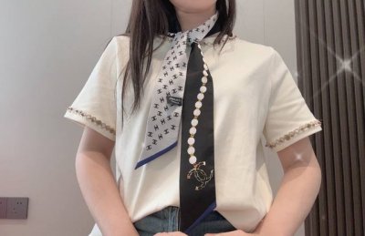 两色现货小珍珠 专柜同款！香奈儿束发带 飘带款！可当小围巾，绑头发，绑手袋，绑在手腕装饰！多功能随便你搭配！双面斜纹真丝！规格6*120！
