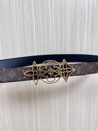 当季新款，2.5宽双尖原单1比1.一面帆布印老花，一面黑色进口牛皮，.搭配精品花机扣。 - 点击图像关闭