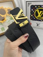 品名：Lv..路易..威登原单 材质：原单牛皮腰带 百分百头层牛皮腰带保证真皮，24K纯钢扣，专柜原单品质、做工精细，时尚大牌，送人自用首选 包装： 请认准如图