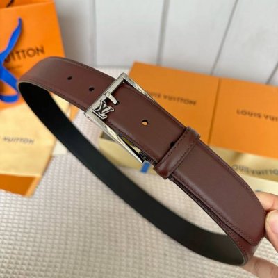特 寬度：35Mm 驢家最新品 男士經典頂級休閒腰帶 寬度35毫米 品牌專用平紋Togo紋小牛皮搭配小牛皮底 全新開模精品針扣設計 多色選