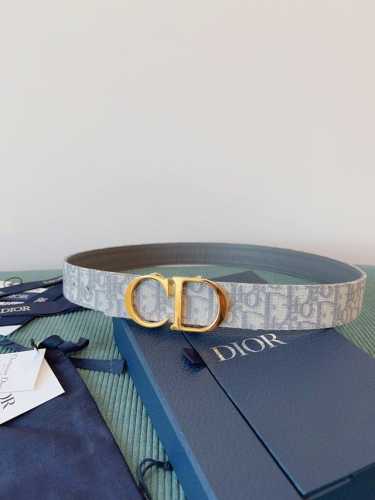 高端品质，实物拍摄 批 配全套礼盒 ：品牌：DIOR 迪奥原厂皮料，奶昔白帆布 灰色牛皮 品质毋庸置疑 没有更好 只有最好 尺寸3.5厘米