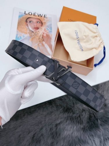 特 Lv.路易威登 全套包装 原版品质 代工厂货品 40Mm宽度 正品一体铸造五金钢扣，原厂皮料 双面原厂定制面料，区别市场货