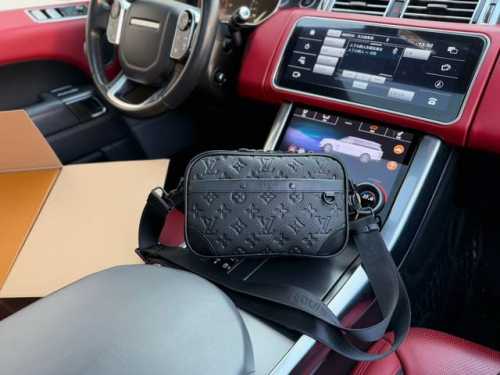 芯片版牛皮 高端货 最新款 “ Louis Vuitton ”Lv单肩包路易威登斜挎 差包 M82544 Louis Vuitton Alpha Nano 可拆