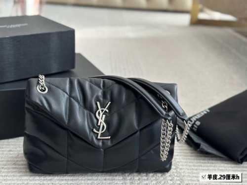 配盒 羊皮 Size： 29*22Cm 大 23*16Cm 小 Ysl 云朵包包 Loulou Puffer 绗缝小羊皮包 犹如怀抱云朵般的感受
