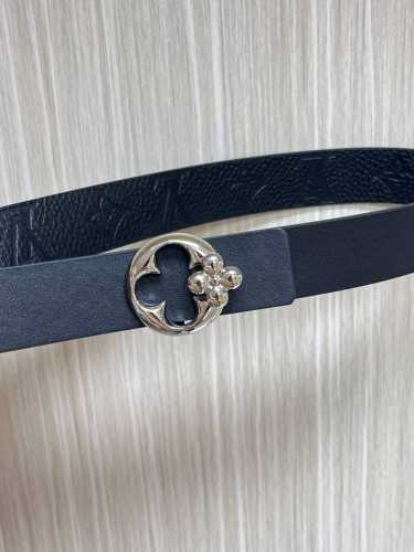 3.0宽 女士无线腰带，当季新款，一面黑色进口牛皮印花，一面进口小牛皮平纹，搭配精品钢扣。实拍图。