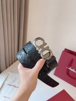 特 菲拉格慕，Ferragamo皮带系列作品精选上乘材质，以深湛技艺打造而成，成就丰富多彩的款式选择与百搭实用的绅雅风格。优雅扣饰融合精美材质，展现低调华丽的现