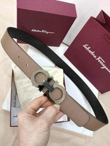 特 Ferragamo.菲拉格慕 全套包装 宽度3.5Cm 高级定制款男士皮带 双面进口牛皮 可双面使用 自行选择搭配 真材实料 很有质感 时尚经典不失风范 搭