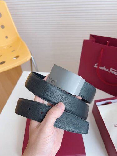 新款、菲拉 细节成就一切。Ferragamo皮带系列作品精选上乘材质，以深湛技艺打造而成，成就丰富多彩的款式选择与百搭实用的绅雅风格。优雅扣饰融合精美材质，展现