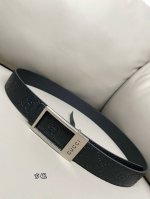 Gucci 3.5Cm宽度 饰长方形搭扣双面腰带多款男士腰带巧妙融入双面长方形搭扣，一面缀饰品牌标志性图案，另一面以中性色调牛皮革打造。这款腰带以Gg粒面牛皮革