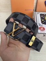 品名：Lv..路易..威登原单 材质：原单牛皮腰带 百分百头层牛皮腰带保证真皮，24K纯钢扣，专柜原单品质、做工精细，时尚大牌，送人自用首选 包装： 请认准如图