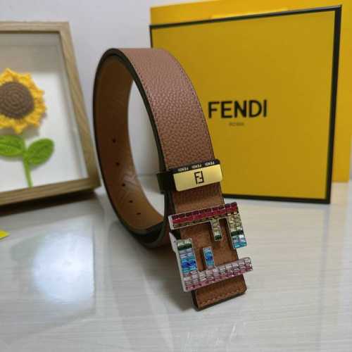 品名：芬迪 Fendi 原单 材质：原单牛皮腰带 百分百头层牛皮腰带保证真皮，24K纯钢扣，专柜原单品质、做工精细，时尚大牌，送人自用首选 包装： 请认准如图专