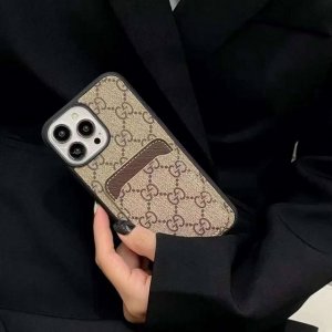 Gucci古驰经典爆款 老花手机壳 插卡全包壳 经典奢华系列 型号 为了不出现报错型号 请打开本机查看手机设置显示的型号 iphone15pro Max 6.7