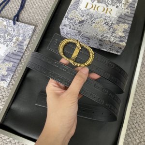 迪奥Dior新款精钢五金宽3.5Cm原单进口头层牛皮配经典字母布.搭配原单钌钯电镀Cd扣，手感.油边近乎完美，原产皮料定制