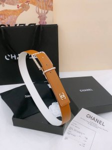 chanel 扭麻花针扣 新设计翻皮针扣搭配进口胎牛皮腰带. 手感柔软 质感十足 尾巴Cc金属点缀 宽度3.0Cm