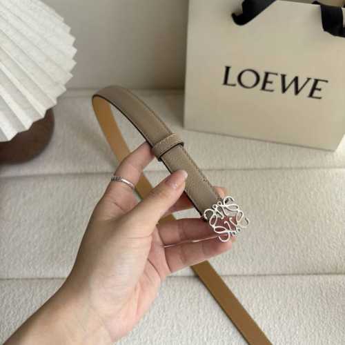 走量款 重磅来袭 Loewe 鹅卵石纹牛皮腰带。Anagram搭扣 Anchor腰带扣 宽2.0Cm，五孔调节。暗沙色 银扣