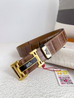 品名： 爱玛仕.Hermes腰带 皮带 原单 型号：挂扣，经典纯钢材质扣头，双面头层牛皮，图片实物拍摄 材料：双面头层牛皮，挂扣系列，纯钢材质扣头，钯镀电镀工艺