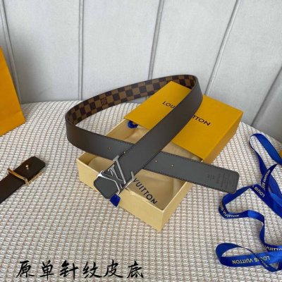 L0Uis Vuitt0N 今季新品 男士原單腰帶 寬度35毫米 經典Pvc帆布面料4個花色進口小牛皮針紋做底 搭配经典款五金搭扣 可雙面使用佩戴