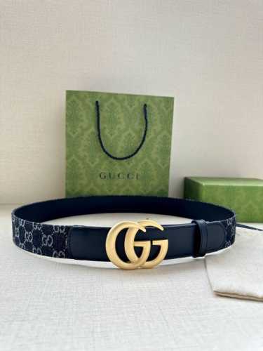 特 宽度3.8Cm Gucci 每一季，品牌标识都会吐故纳新，于经典之中融入新意。在这款腰带上，经典gg标识以亮眼之姿生动呈现，与双g造型配件相得益彰。 黑色和