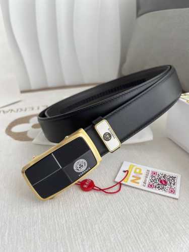 品名：范思哲.Versace.皮带腰带自动皮带 型号：自动带，纯钢材质经典人头自动扣，图片实物拍摄 腰带：百分百头层牛皮，自动带身，保证真皮。2