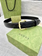 特 宽度4.0Cm 搭配原版皮带扣 、腰带以采用热压印技术的Gucci Signature皮革精制而成，触感厚实，印花图案清晰分明。顶端为金属Gg细节，反射Gu