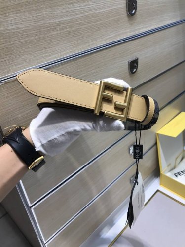 配送专柜包装 打孔针 宽35 Mm，原版提花Ff棕色织物皮带，纯手工包边 ，搭配原单钌钯电镀F扣，支持Nfc 原产皮料定制，质感无可挑剔，出众的细节，高清实拍，