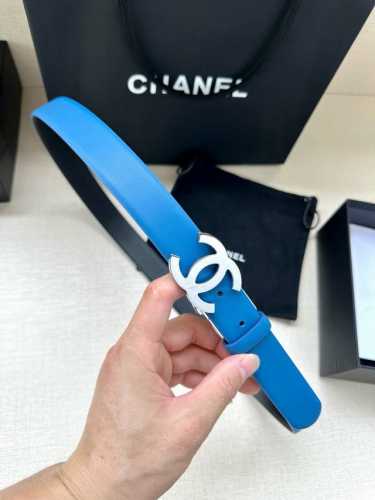 特 宽度3.0Cm Chanel香奈儿 旋转 双c小牛皮与银色 枪色 金色金属腰带 多颜色女款腰带搭配！此五金可旋转使用 带身均两面颜色 。