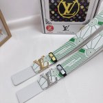 品名：Lv..路易..威登 材质：原单牛皮腰带 百分百头层牛皮腰带保证真皮，24K纯钢扣，专柜原单品质、做工精细，时尚大牌，送人自用首选 包装： 请认准如图专柜