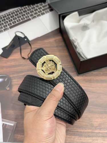 特 范思哲皮革腰带，宽度：3.8Cm,以经典美杜莎头像装饰设计。9115