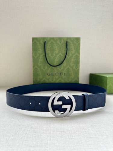 宽度3.8Cm Gucci 这款双面腰带巧妙融合gg Supreme帆布与头层品牌纹理材质，演绎历久弥新的实用设计理念。富有辨识度的双g配件再现典藏搭配，诠释当