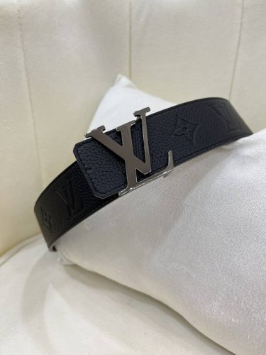 Lv 4.0Cm进口牛皮面料 专柜对版 展现时下流行的工艺-动感设计精神。