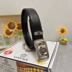 品名：Versace.范思哲 自动带 材质：原单牛皮腰带 百分百头层牛皮腰带保证真皮，24K纯钢扣，专柜原单品质、做工精细，时尚大牌，送人自用首选 包装： 请认