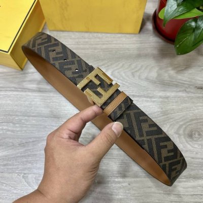 特 Fendi 芬迪 专柜同款 宽4.0Cm 双环正反用腰带 Ff按钉搭扣 土黄Cuoio Romano皮革材质 反面面料带有烟草黄和黑色Ff图案 四方金属饰面