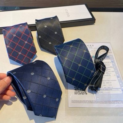 G家专柜新款 Gg标识印花领带 男士领带，稀有采用经典小G Logo提花展现精湛手工与时尚优雅的理想选择，这款领带将标志性完美的结合，以时尚搭配手法演绎的更显雅