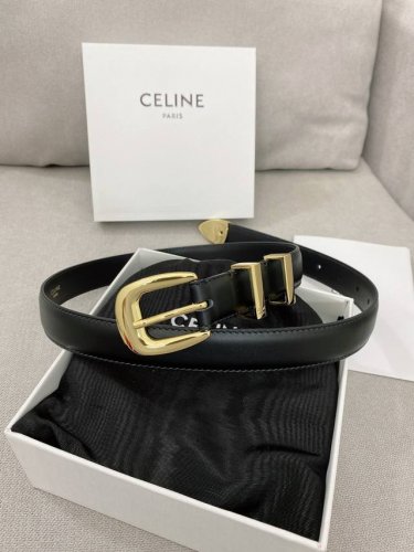 特 赛琳.Celine 全套包装 女神必备原单腰带，火爆款式，原厂小牛皮制作，上身效果舒适，时尚百搭，宽度1.8Cm 2.5Cm 可供选择