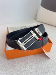 品名：爱马仕.Her..Mes自动扣皮带 腰带 型号：自动扣，纯钢材质经典自动扣，头层牛皮自动带身，内穿款 腰带：百分百头层牛皮，自动带身，保证真皮。24K纯钢
