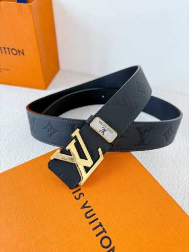 品名： Lv..路易..威登腰带皮带原单 型号：挂扣，经典纯钢材质挂扣，头层牛皮，图片实物拍摄 材料：头层牛皮，挂扣系列，纯钢材质扣头，钯镀电镀工艺永不掉色。原