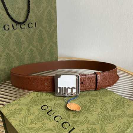 G家 宽度3.5 男士腰带 各式百搭单品继续为Gucci 2024早春系列添姿加彩。这款时尚腰带以黑色皮革匠心呈现，配以由钯金色调金属打造的Gucci铭牌腰带扣 - 点击图像关闭