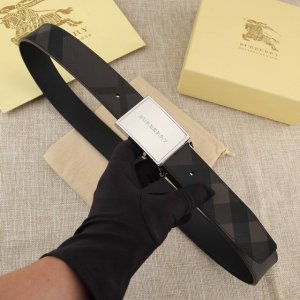 MADE IN ITALY 批 配全套专柜包装 品牌：巴宝莉 扣头材质：精品实心扣 产品详情：BURBERRY 巴寶莉 專櫃同步 皮帶進口頭層原版皮， 3.4C