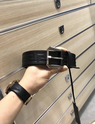 范思哲～专柜同款、实拍专柜官网，尺寸:38Mm，原版立体人头针扣，长城回纹，极富设计美感 ，双面采用进口原版小牛皮压花，清晰美观，皮质软，手感舒适，档次高，高清