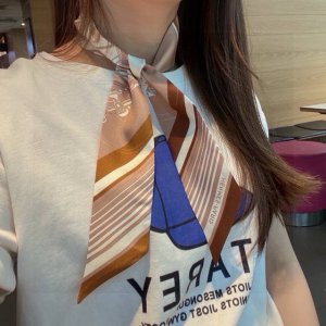 爱马仕Twilly，当红爆款“藏书章”，18姆米重磅真丝斜纹绸材质，精致的卷边，尺寸585Cm。